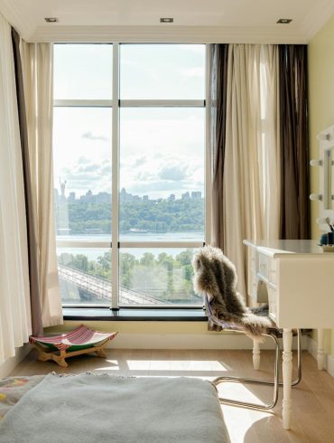 table cosmetique dans la chambre